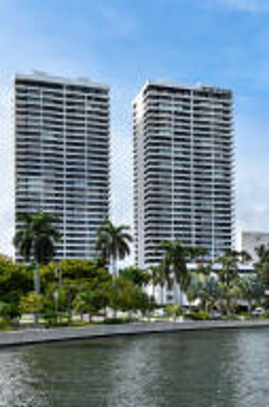 Designer ready 2BR/2.5BA Trump Plaza condominium. Unit features pretty Intracoastal and Palm Beach views, lakefront terrace, and spacious sunset terrace. Large great room is perfect for entertaining. Full service building with concierge, exercise room, valet, tennis courts, and pool.