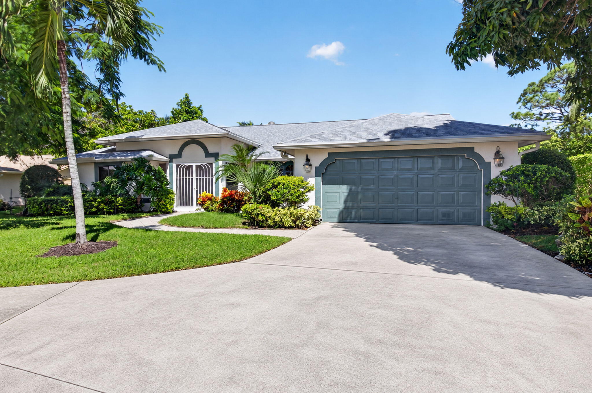 2915 Riviera Drive
