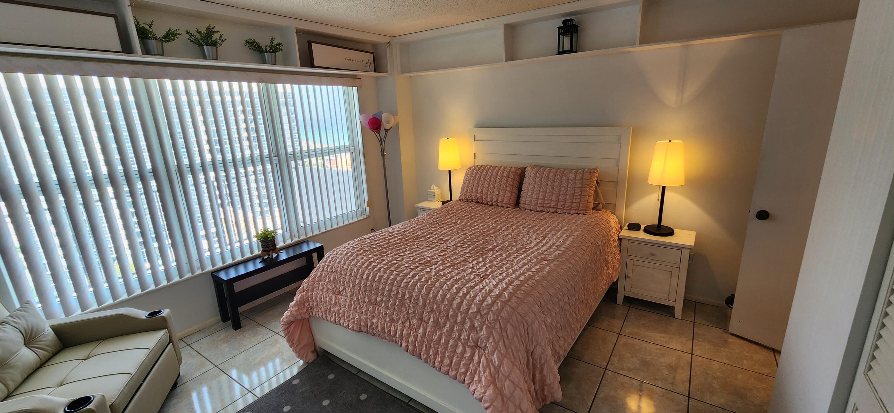 PARLIAMENT HOUSE CONDO - Residential Lease