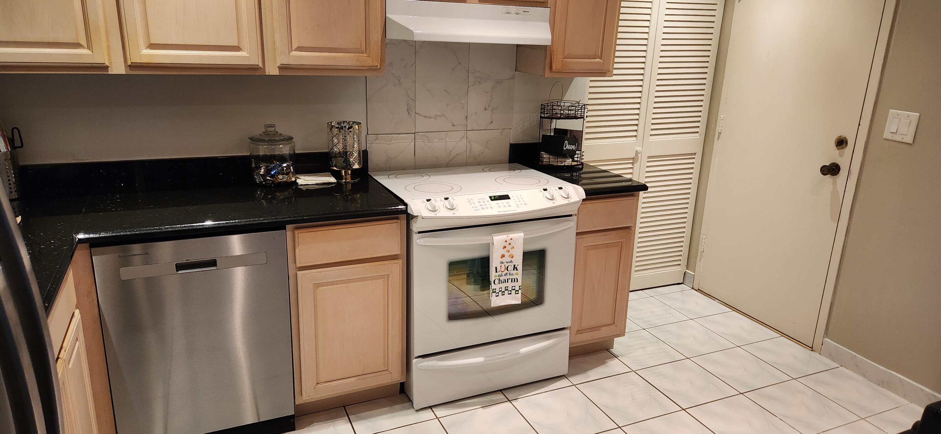 PARLIAMENT HOUSE CONDO - Residential Lease