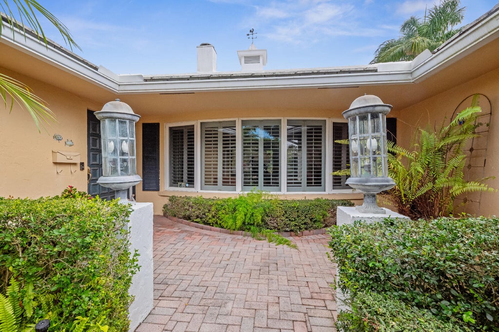 Photo of 1240 Walnut Ter, Boca Raton, FL 33486 (MLS # R11069104)