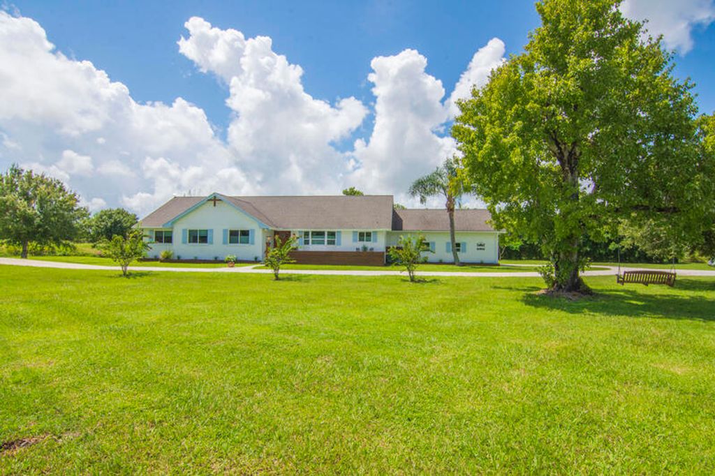 Photo of 3675 66th Avenue, Vero Beach, FL 32966 (MLS # R11162499)