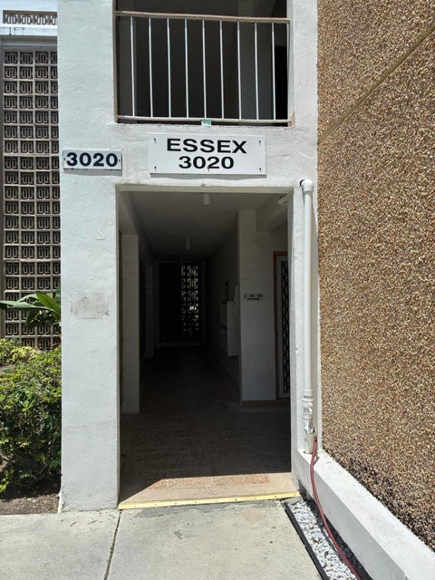 Tiny photo for 3020 NE 16th Avenue #102, Oakland Park, FL 33334 (MLS # B26024666)