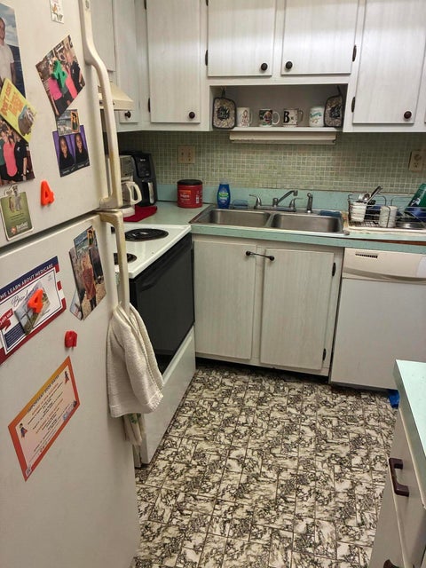Tiny photo for 3020 NE 16th Avenue #102, Oakland Park, FL 33334 (MLS # B26024666)