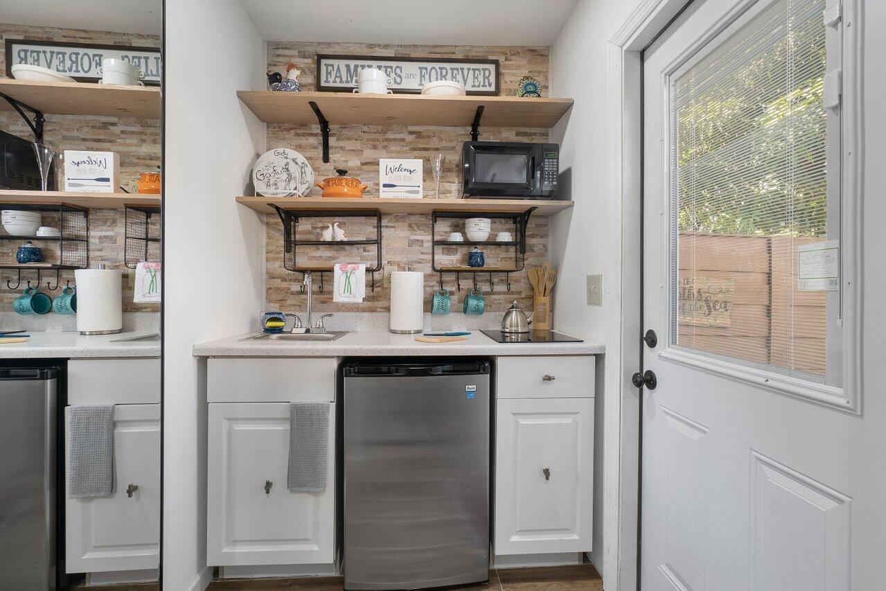 1401 Mystic Court 1-Bedroom Guesthouse