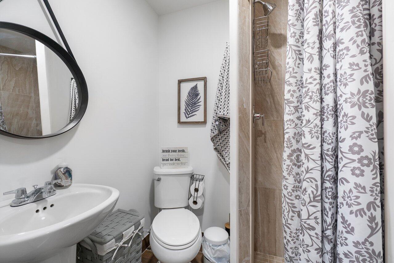 1401 Mystic Court 1-Bedroom Guesthouse