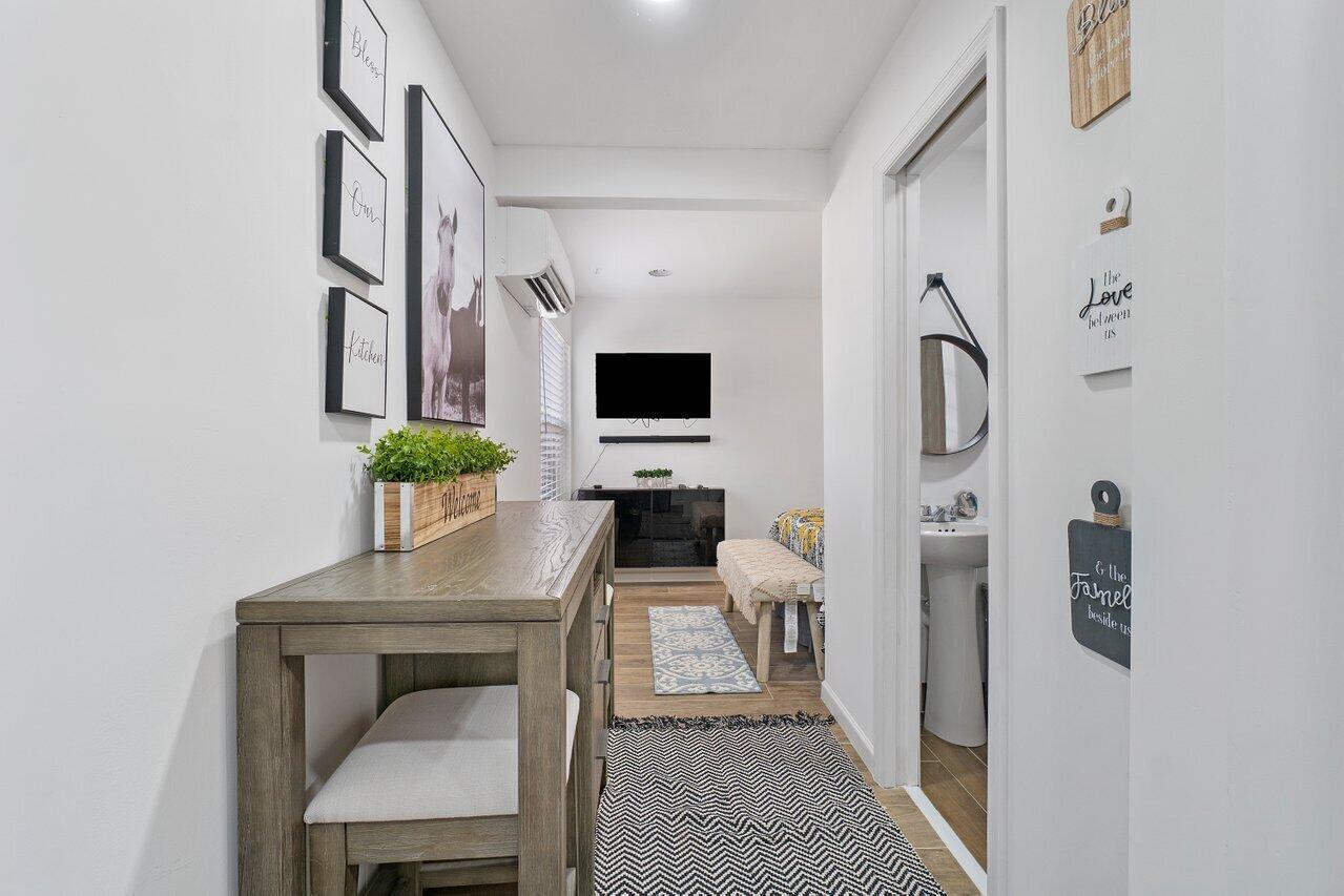 1401 Mystic Court 1-Bedroom Guesthouse