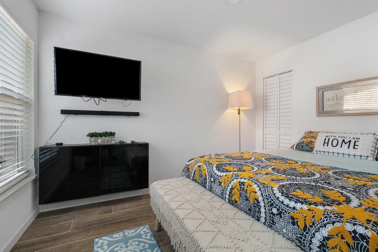 1401 Mystic Court 1-Bedroom Guesthouse