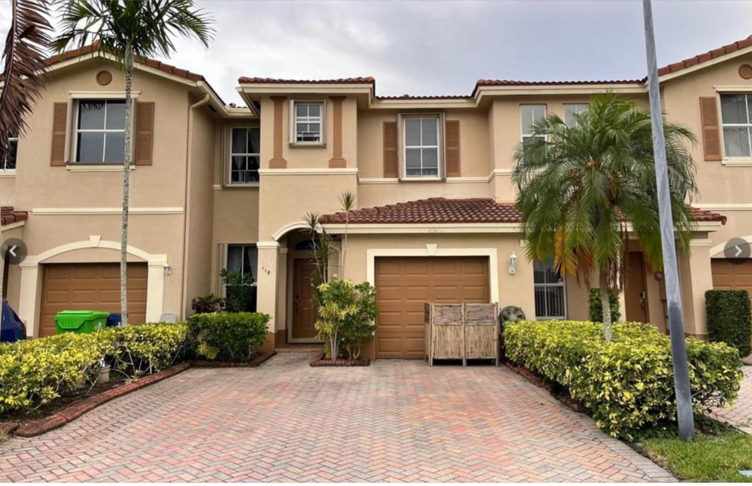 Lakeview townhome for rent 3 bedrooms and 2.5 bathroom with one car garage. the home in excellent condition. a lot upgrade kitchen and bathroom. furnish townhome ready for move in. HOA application and approval need. Pool. good school district. easy to show, text agent. tenant will show the property. by appointment