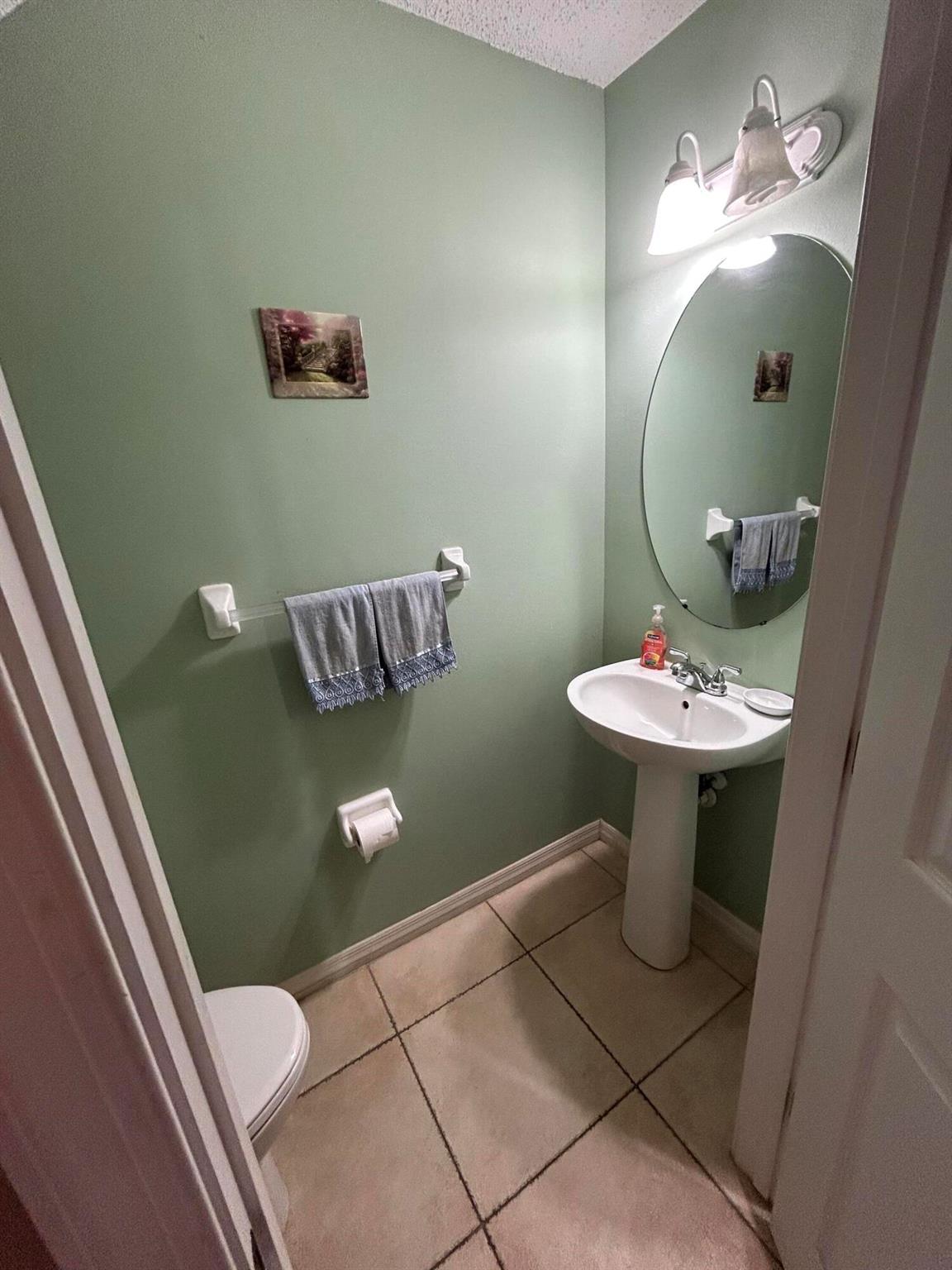 FIESTA CONDOMINIUMS INFAN - Residential Lease