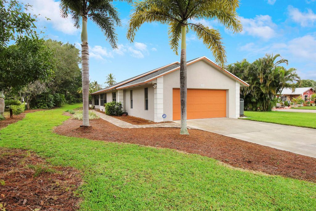 Photo of 4400 SE Kubin Avenue, Stuart, FL 34997 (MLS # R10882900)