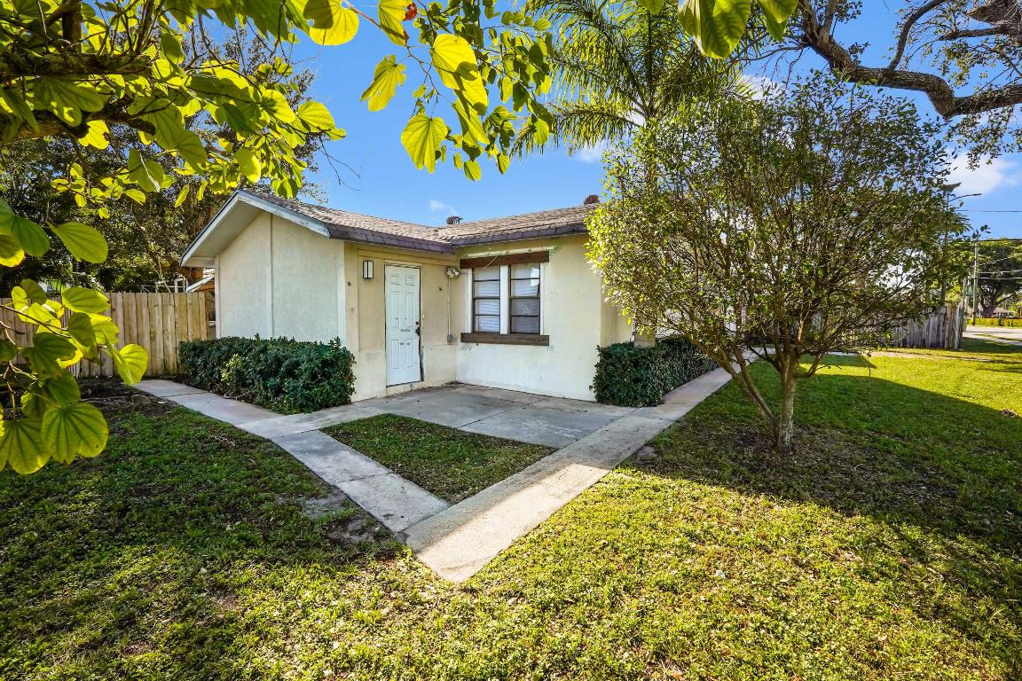 LAKEWOOD GARDENS - Residential