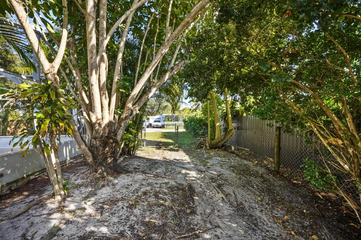 LAKEWOOD GARDENS - Residential