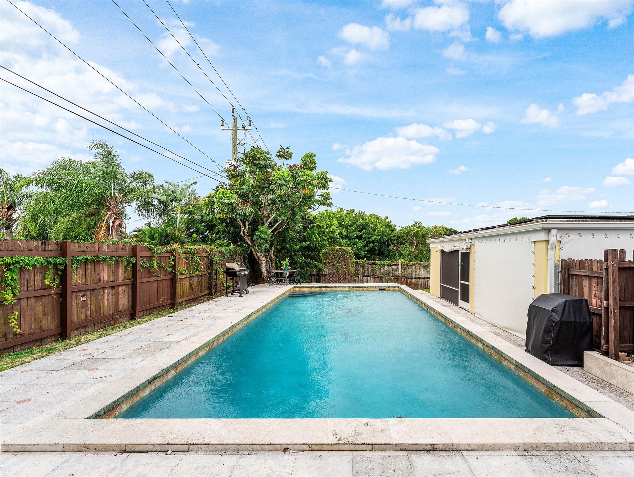 S/D 28-45-43 - Residential