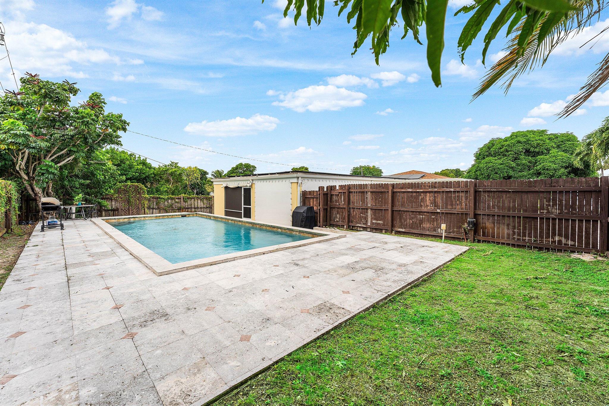 S/D 28-45-43 - Residential