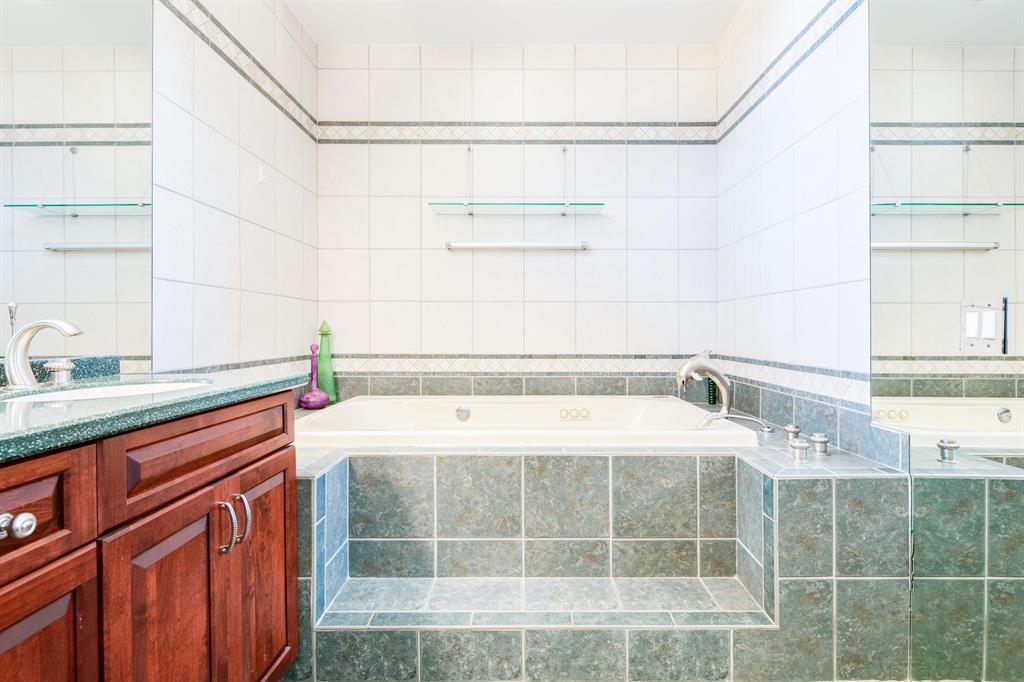 VENETIAN ISLES 2ND SEC - Residential