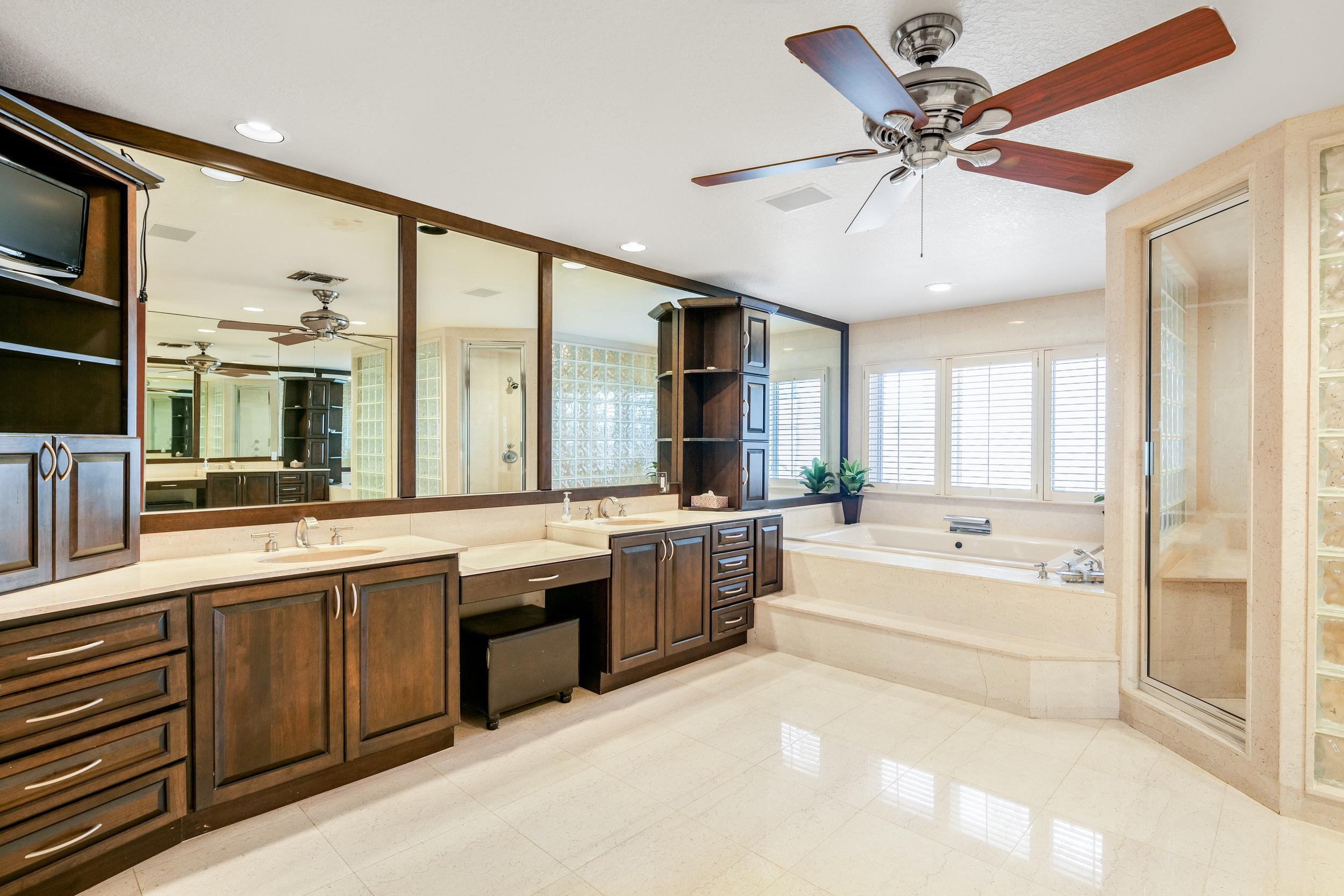 VENETIAN ISLES 2ND SEC - Residential