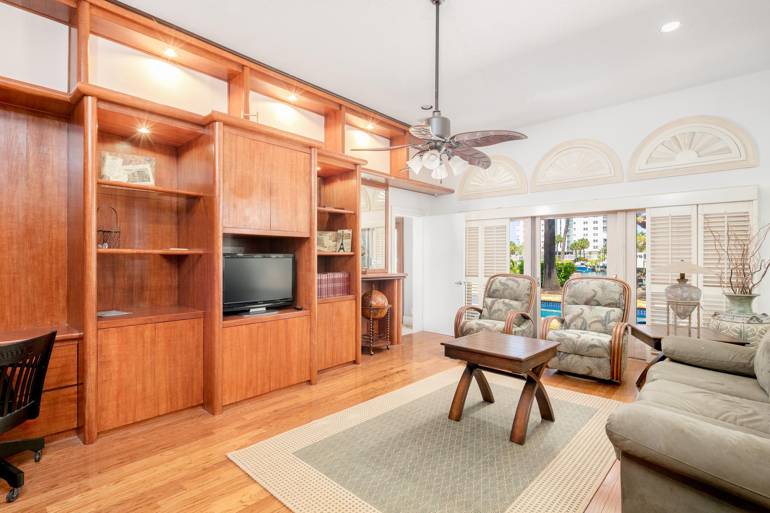 VENETIAN ISLES 2ND SEC - Residential