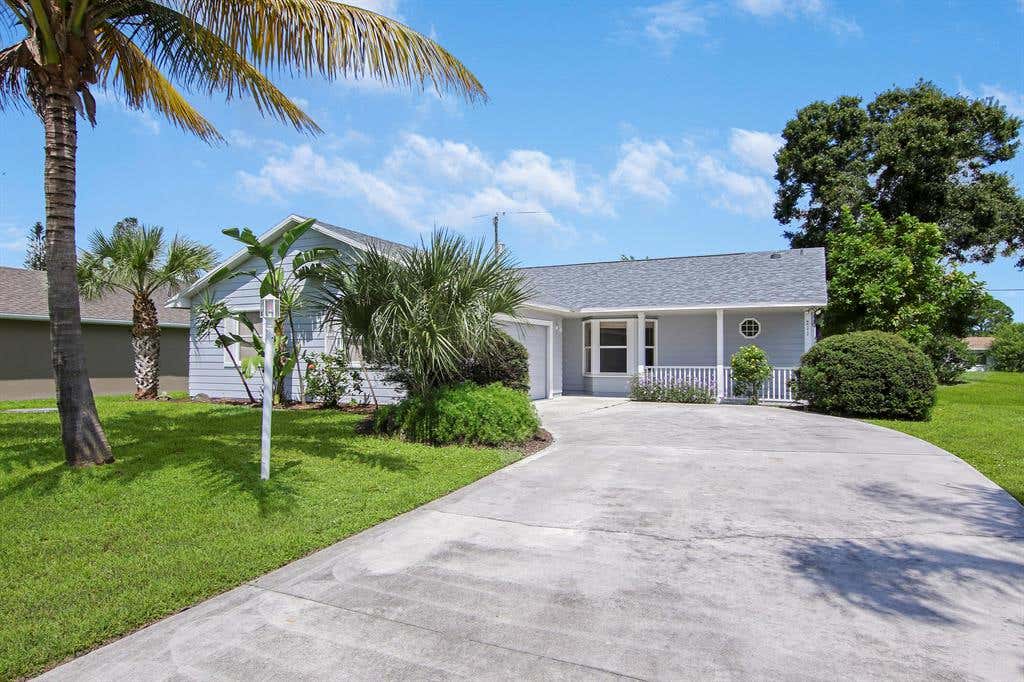Photo of 211 SW Duval Avenue, Port Saint Lucie, FL 34983 (MLS # R10745011)