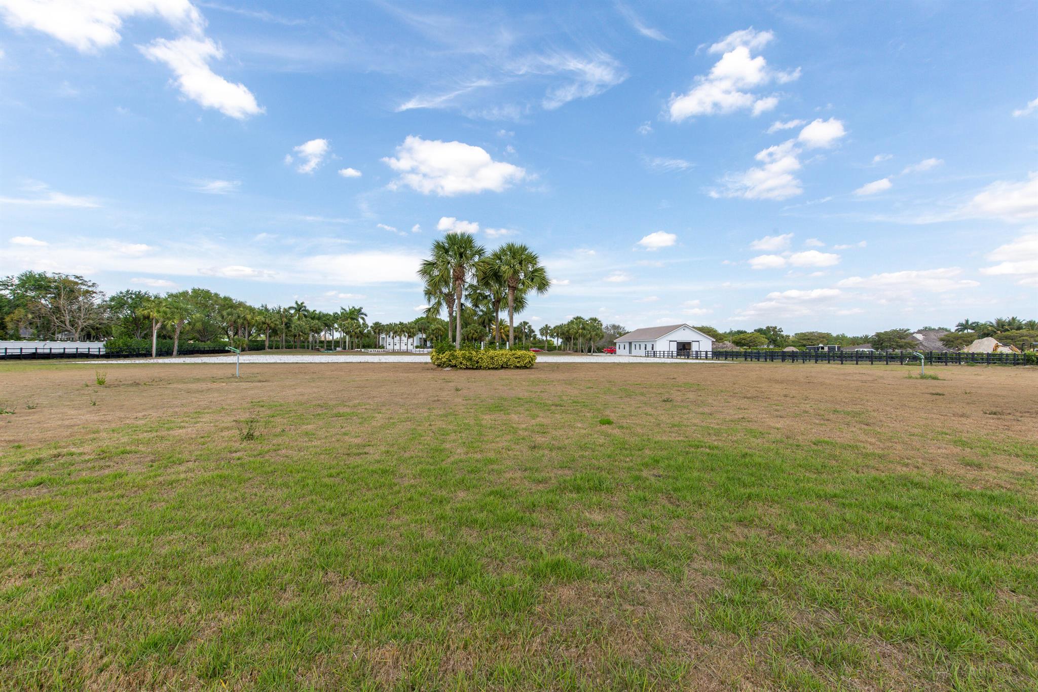 GREENBROOK EQUESTRIAN VIL - Residential