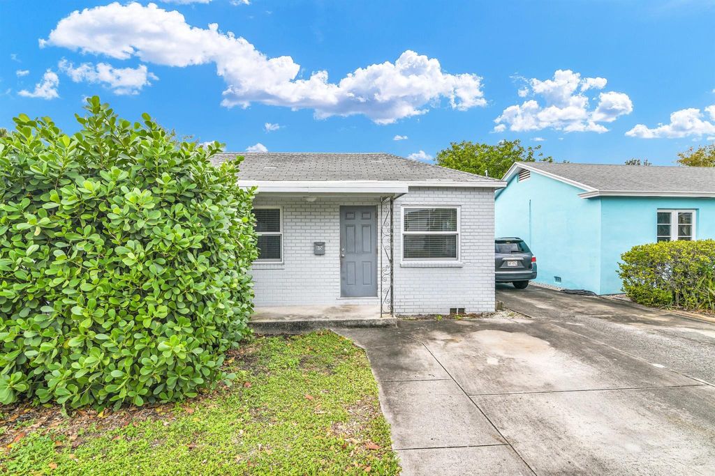 Photo of 815 N J Street, Lake Worth Beach, FL 33460 (MLS # R11056461)