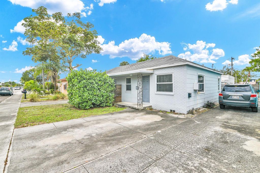 Photo of 815 N J Street, Lake Worth Beach, FL 33460 (MLS # R11056461)