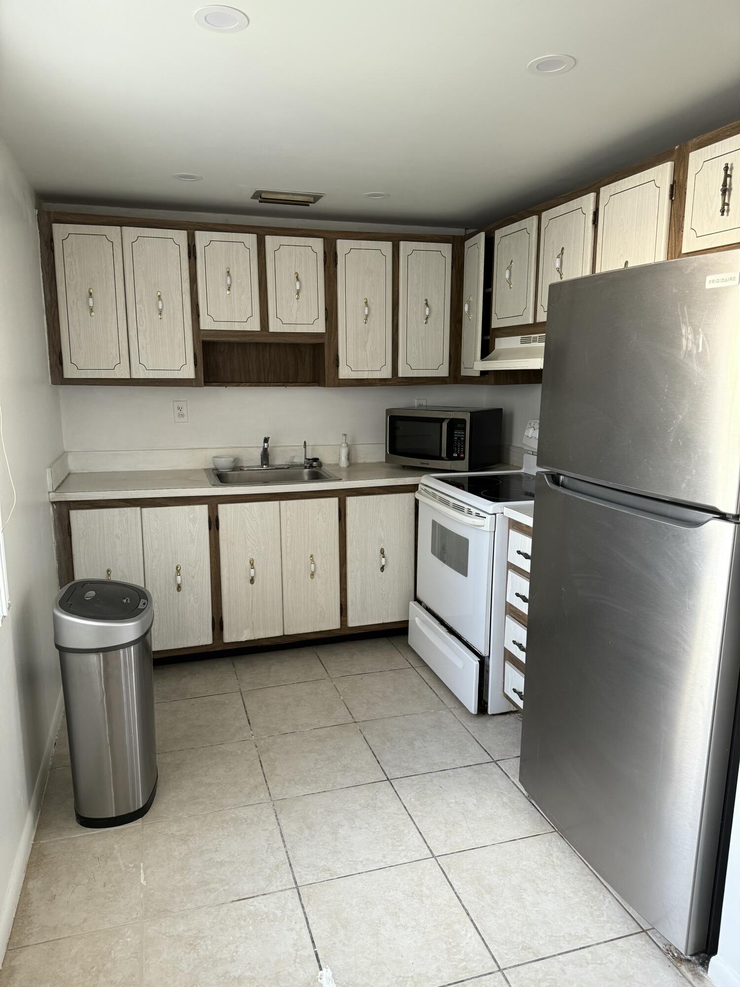 KINGS POINT CAPRI CONDOS - Residential Lease