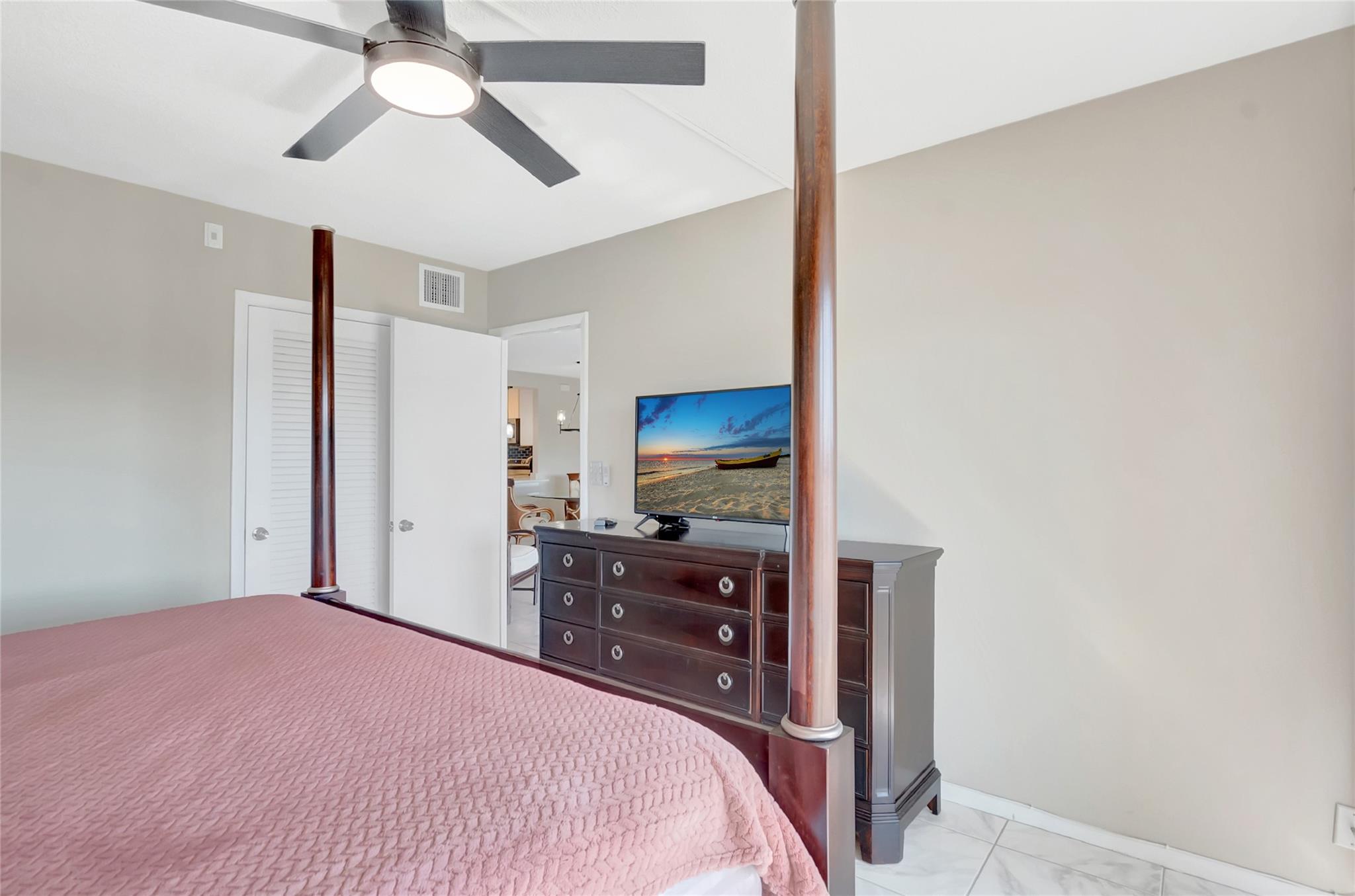 RIVER HOUSE TOWERS CONDO - Residential
