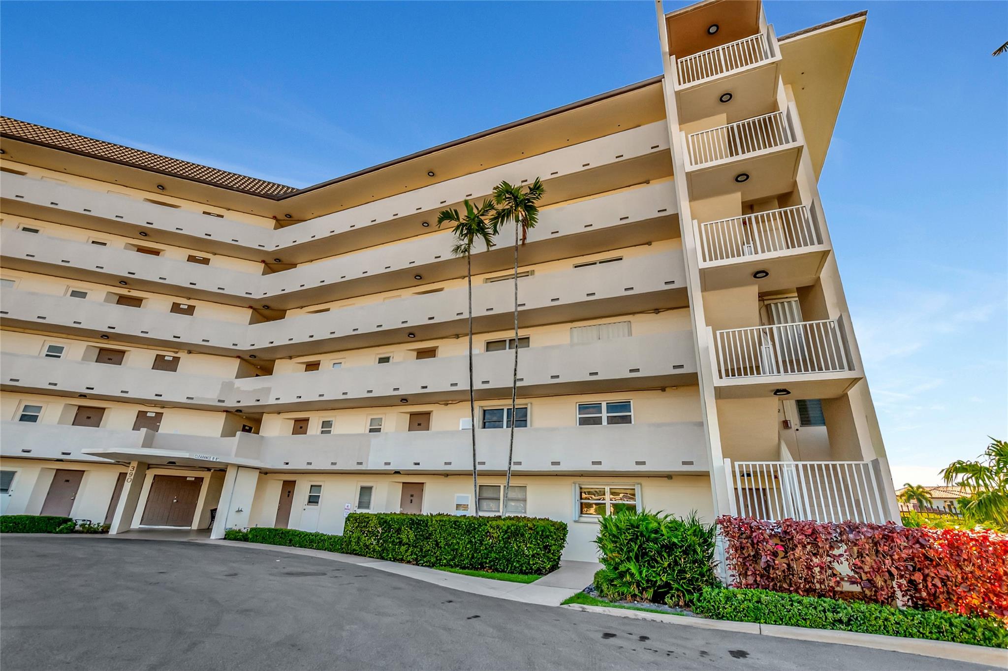 RIVER HOUSE TOWERS CONDO - Residential