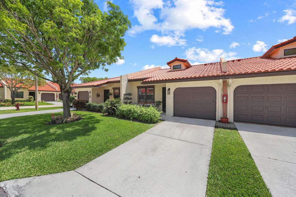 Photo of 39 Bethesda Park Circle #L39, Boynton Beach, FL 33435 (MLS # B26015936)