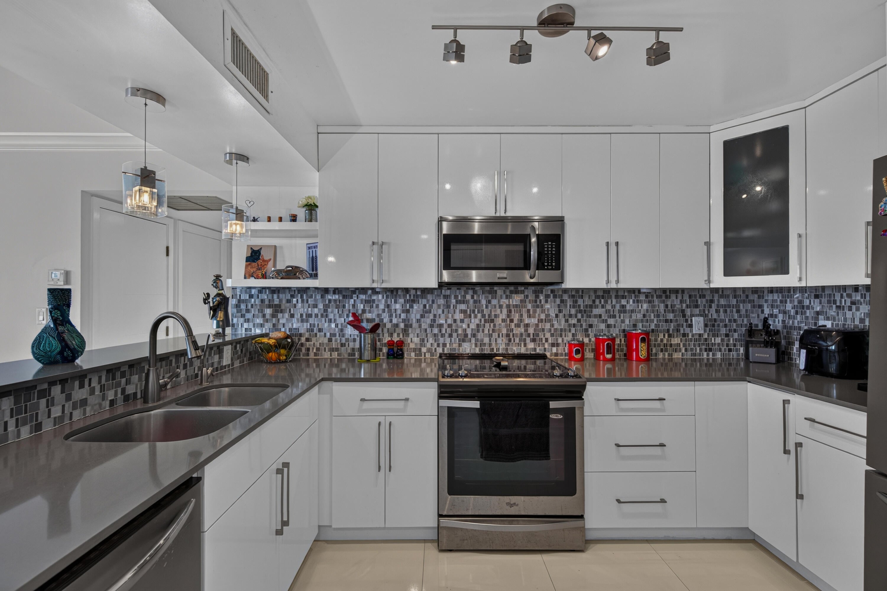 20379 W COUNTRY CLUB Drive 1139