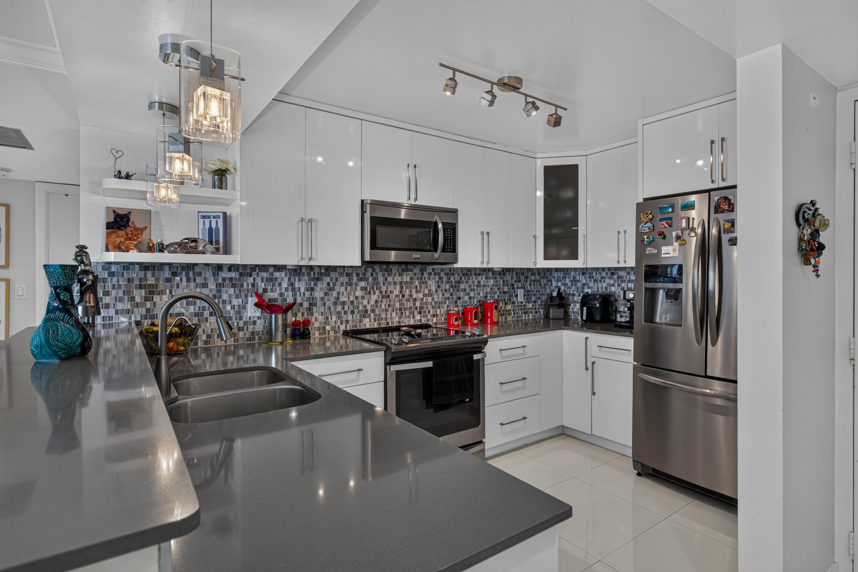 20379 W COUNTRY CLUB Drive 1139