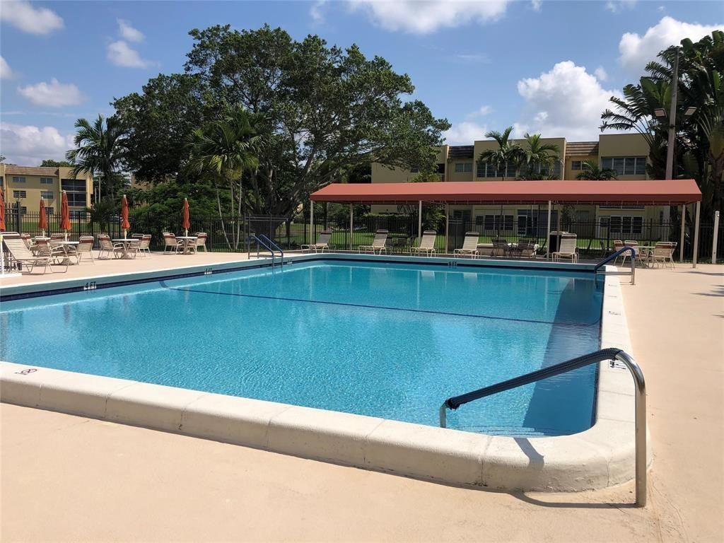 Bermuda Club - Residential