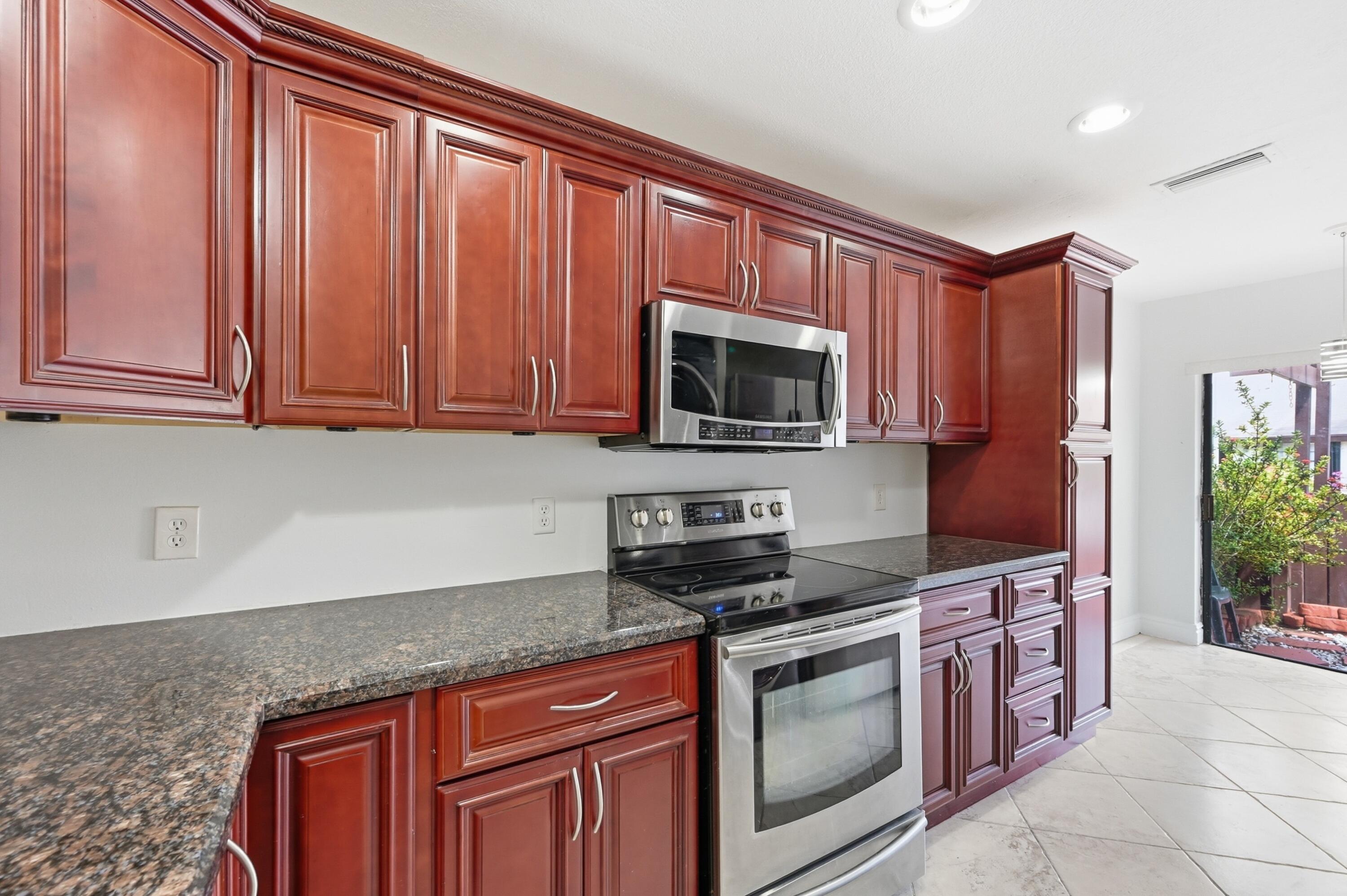 MAPLELEAF PATIO VILLAS AT - Residential