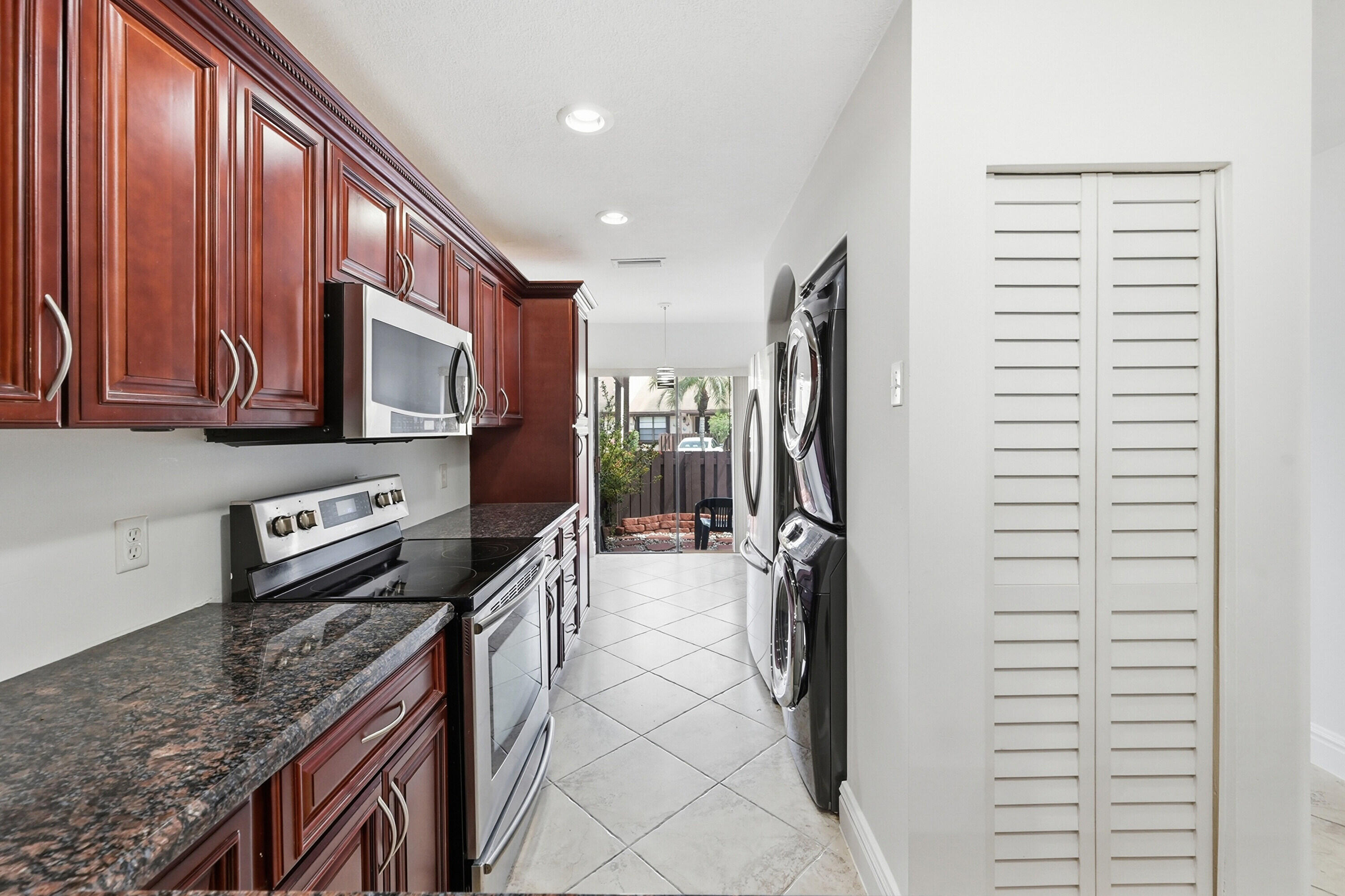 MAPLELEAF PATIO VILLAS AT - Residential