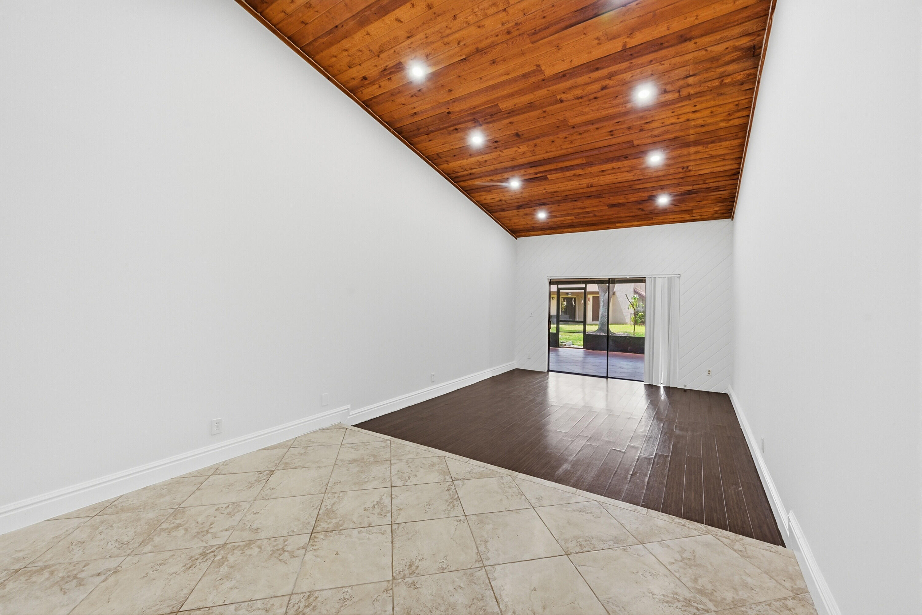 MAPLELEAF PATIO VILLAS AT - Residential