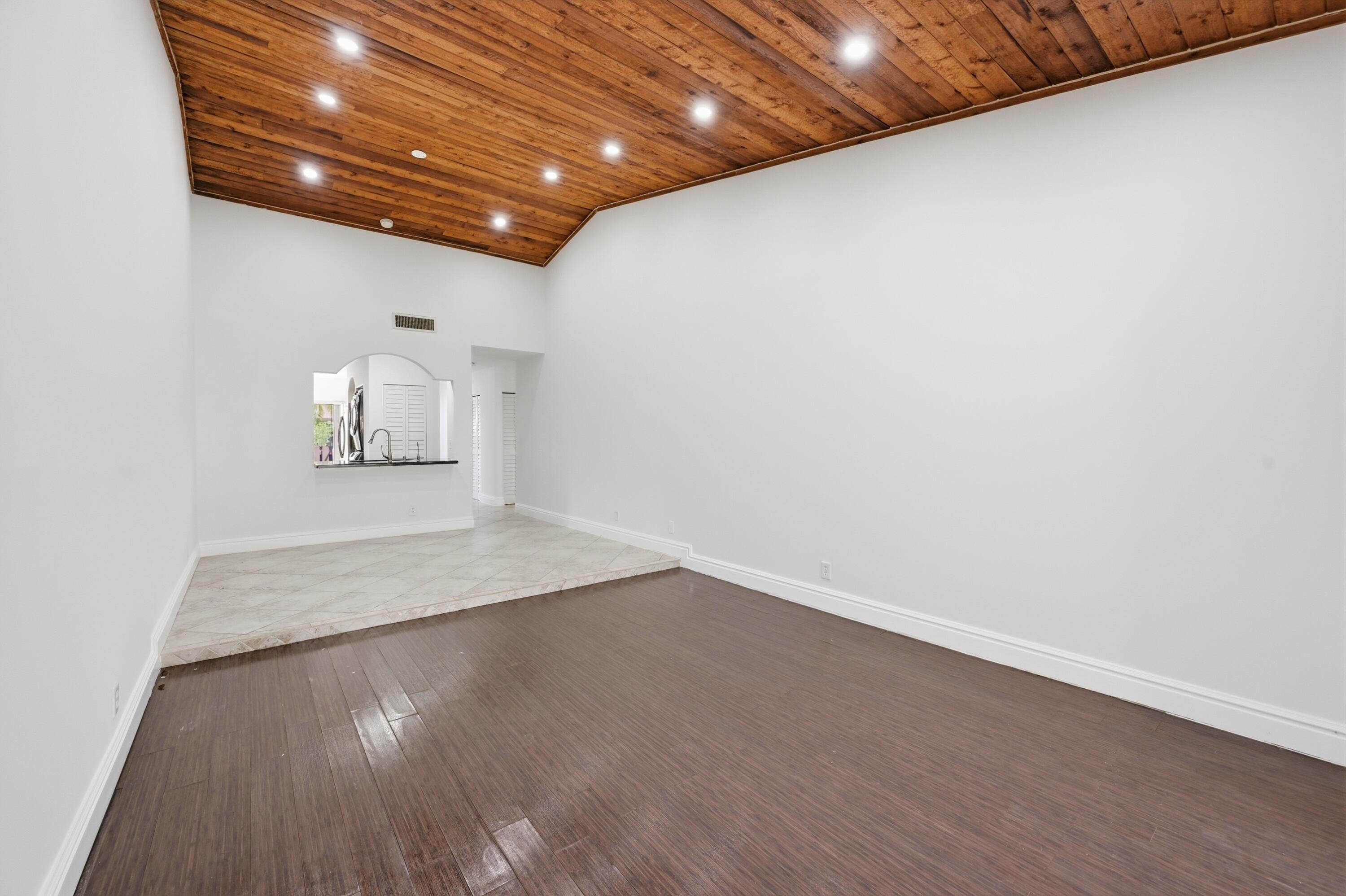 MAPLELEAF PATIO VILLAS AT - Residential