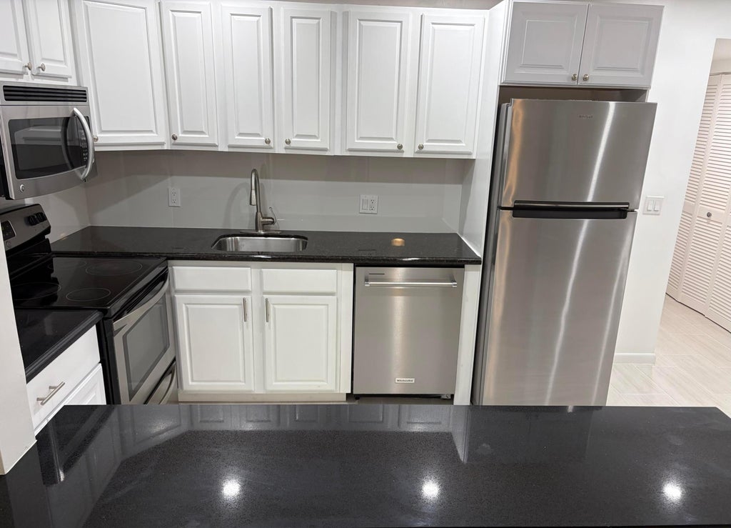 Photo of 253 NEWPORT P #253, Deerfield Beach, FL 33442 (MLS # B26079352)