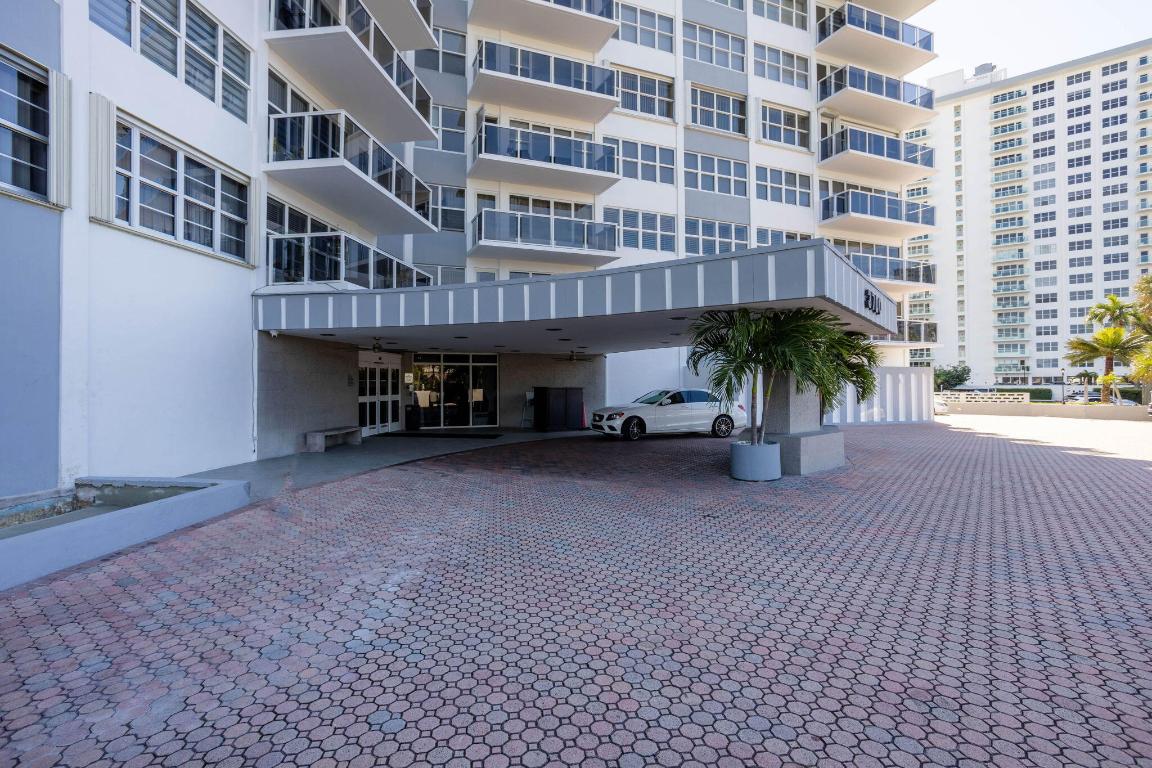 3700 Galt Ocean Drive 214