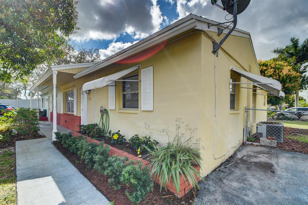 Great starter home or investment. No HOA! Large fenced backyard to enjoy gardening, entertaining, and comes with storage shed. Laundry room with washer & dryer included. Tankless water heater. Updated kitchen. Spacious closet space. Home is move-in ready. Close to I-95, Turnpike, shopping, and dining, short distance to Rambo Park.