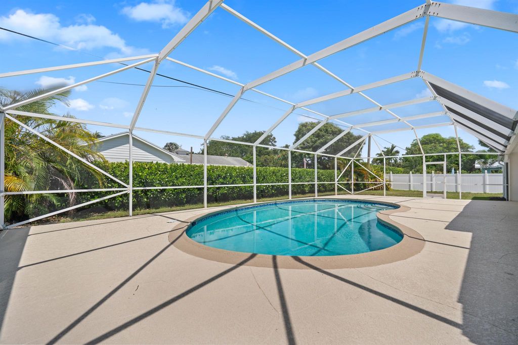 Photo of 77 Fairview E, Tequesta, FL 33469 (MLS # R11103790)