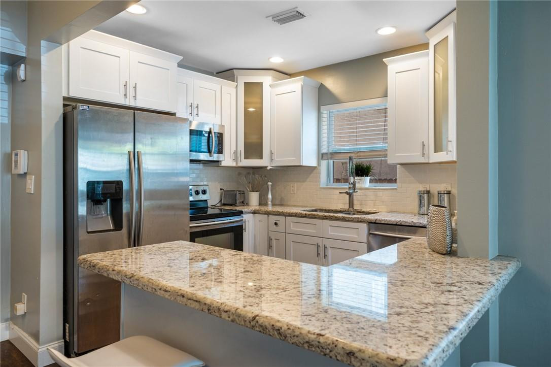 RIO VISTA C J HECTORS RES - Residential