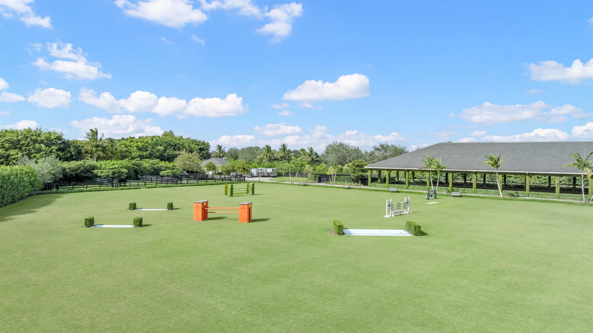 SADDLE CLUB OF WELLINGTON - Residential