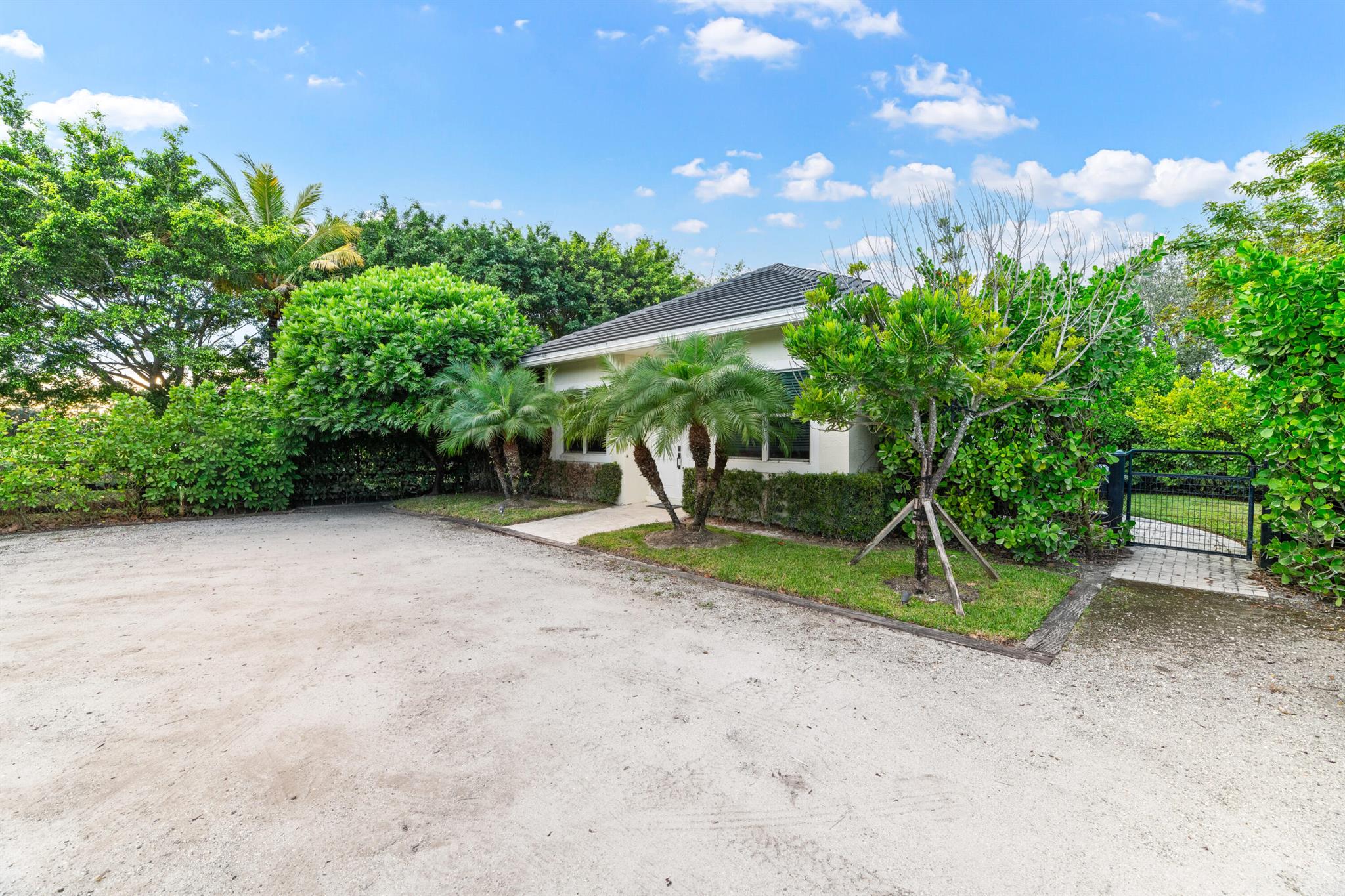 SADDLE CLUB OF WELLINGTON - Residential