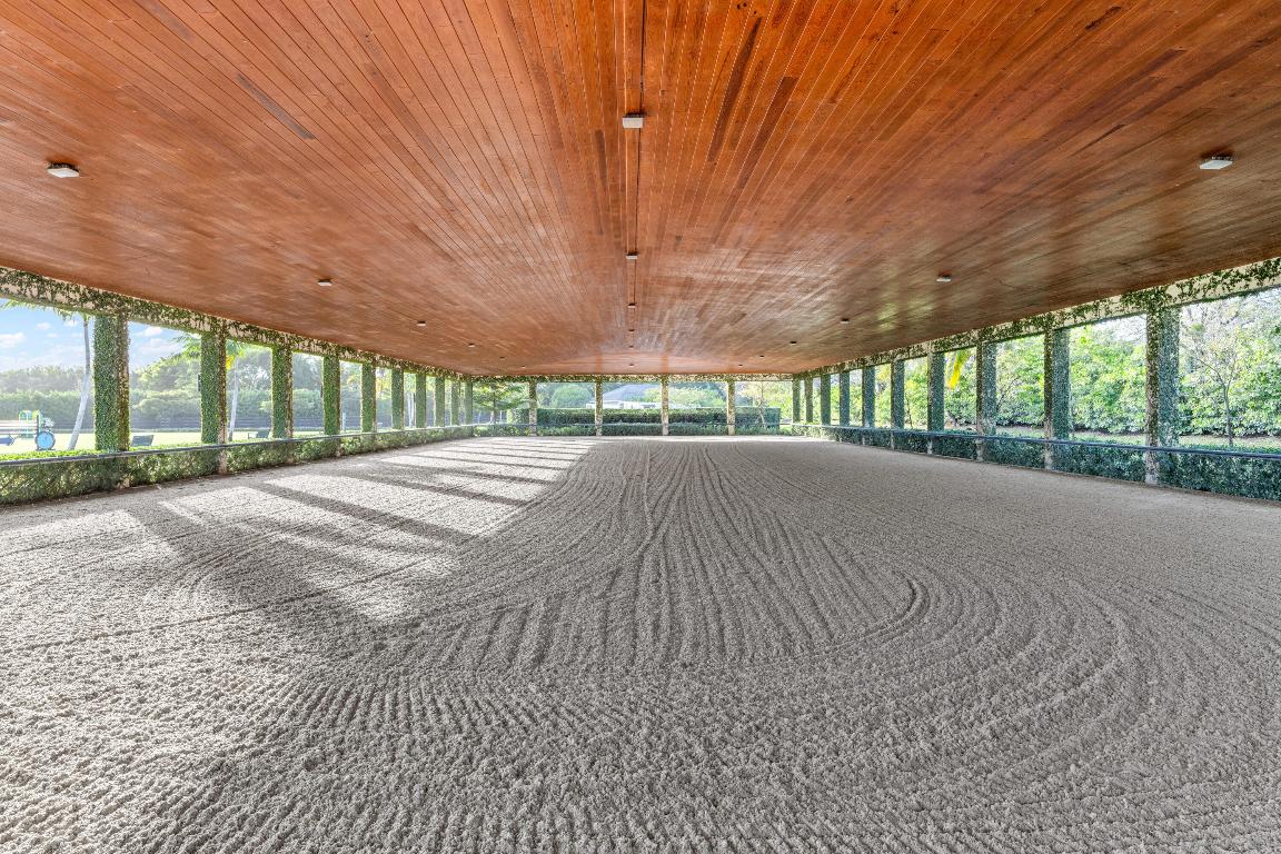 SADDLE CLUB OF WELLINGTON - Residential