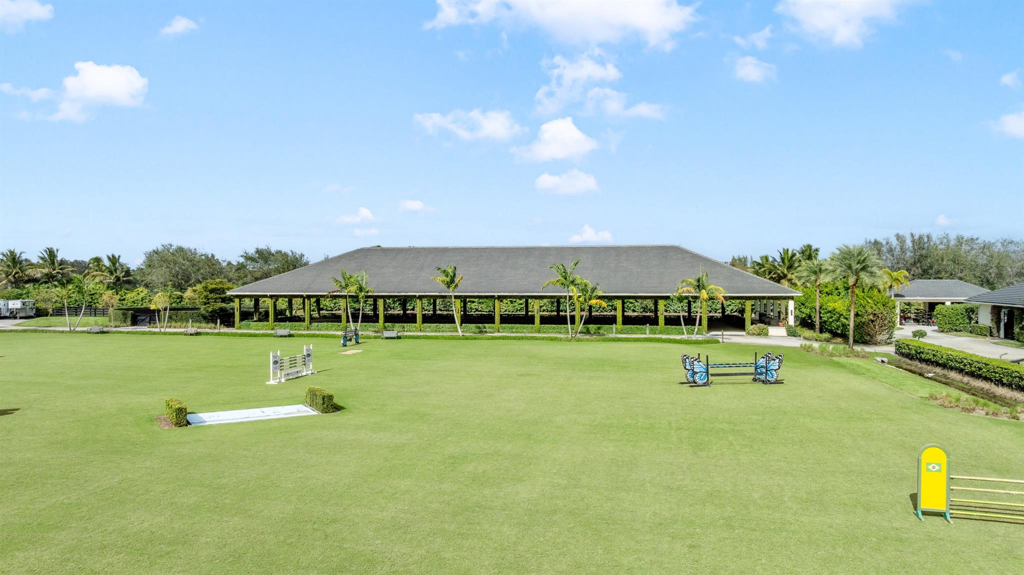 SADDLE CLUB OF WELLINGTON - Residential