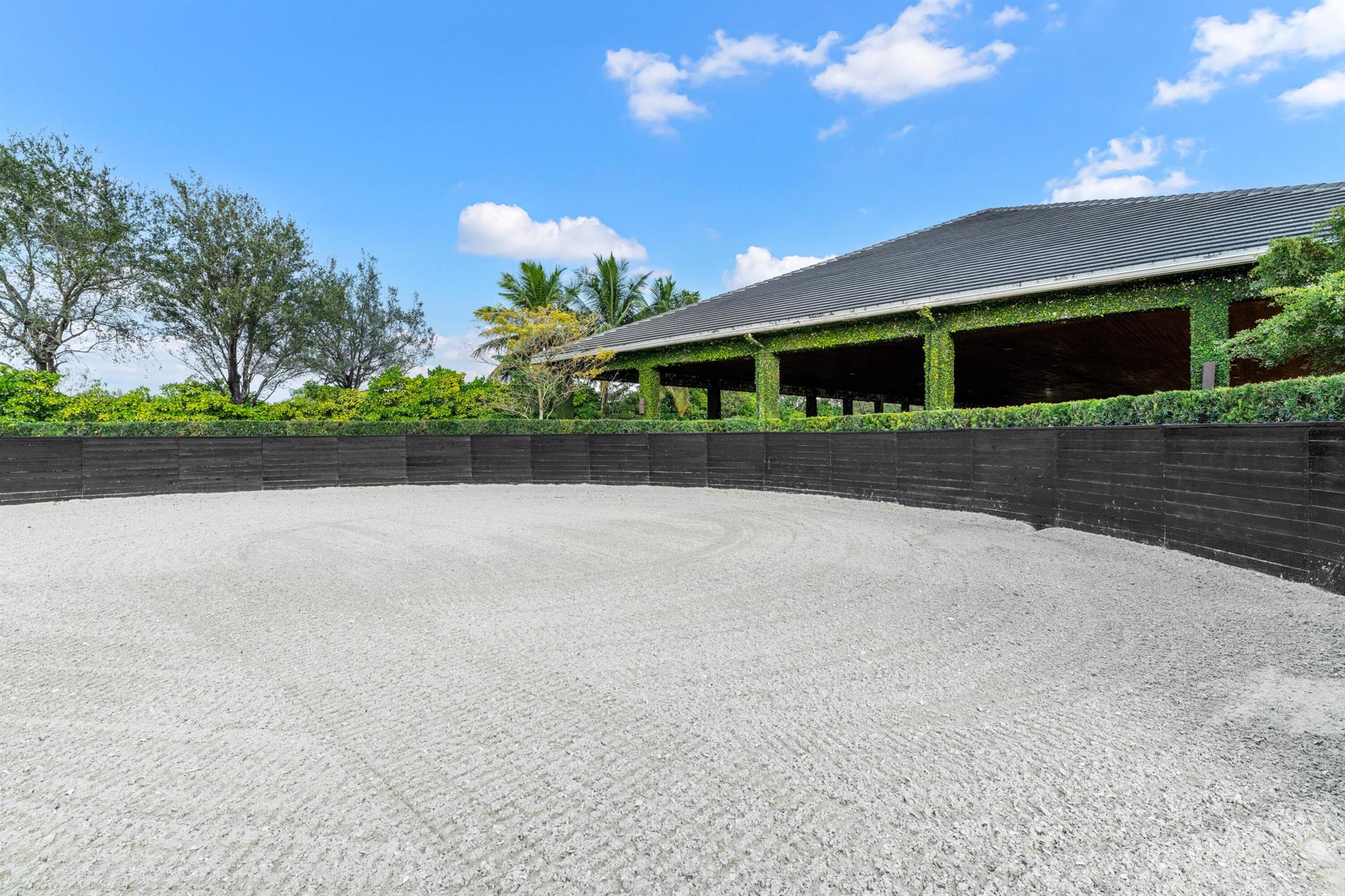 SADDLE CLUB OF WELLINGTON - Residential