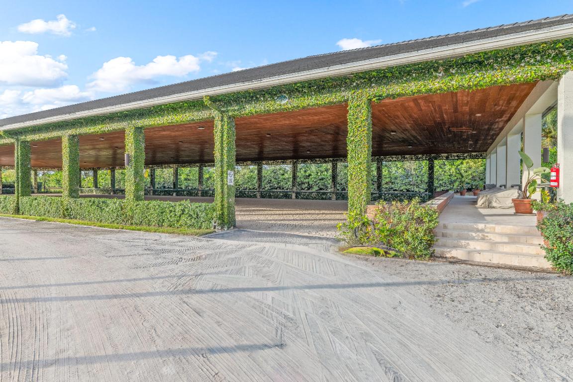 SADDLE CLUB OF WELLINGTON - Residential