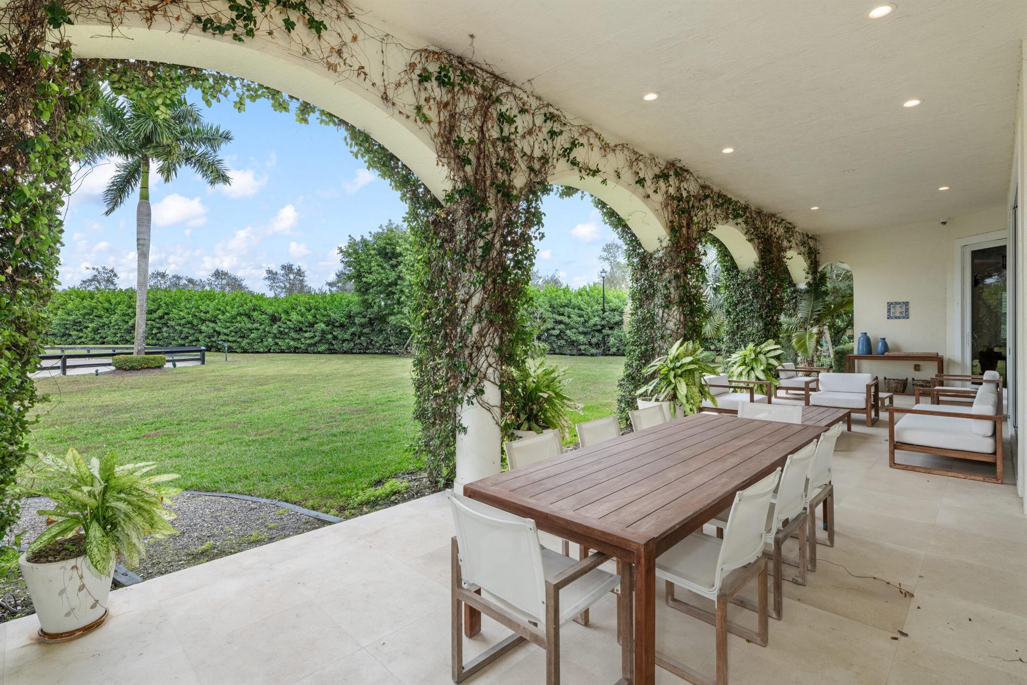 SADDLE CLUB OF WELLINGTON - Residential