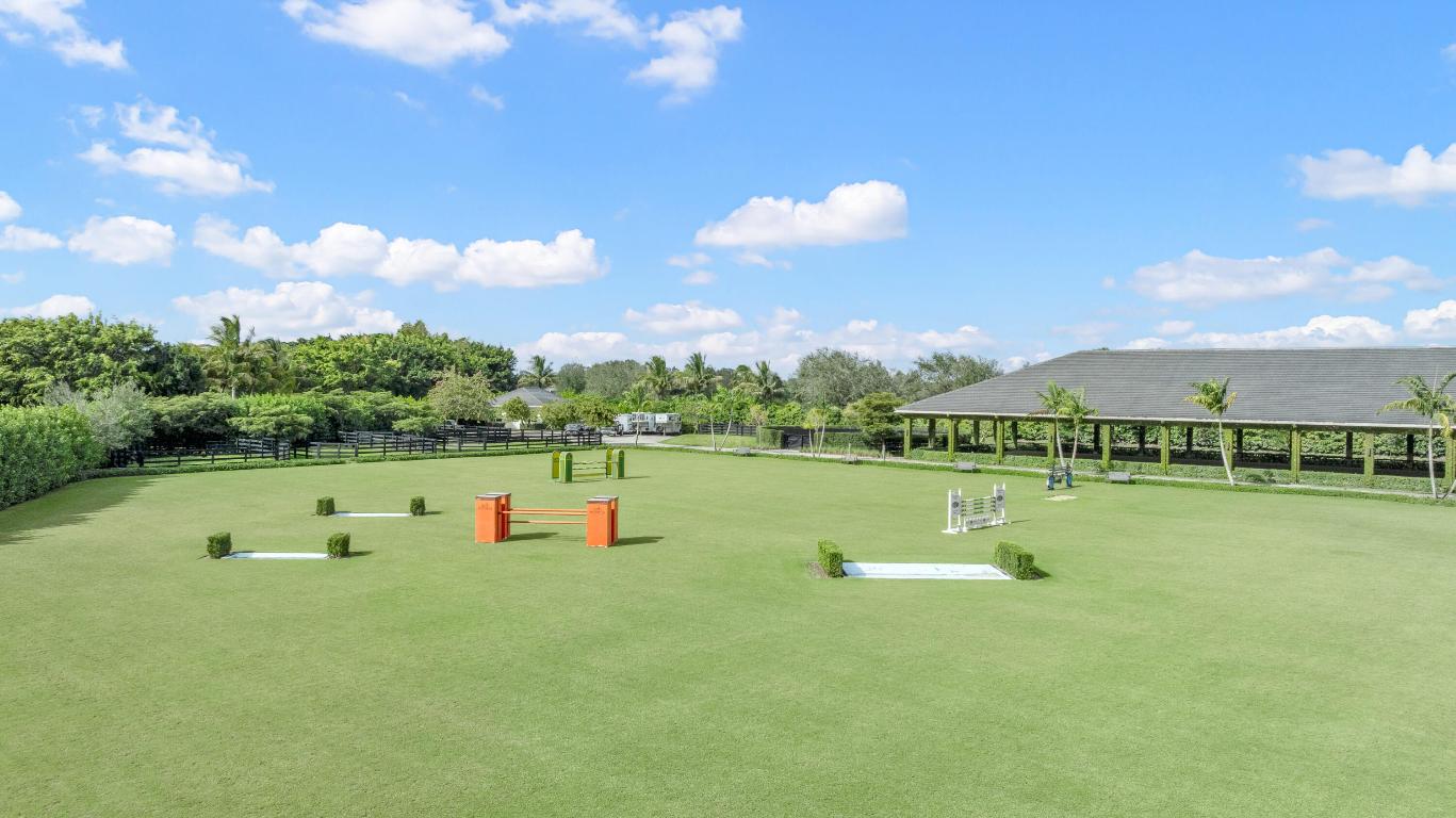 SADDLE CLUB OF WELLINGTON - Residential